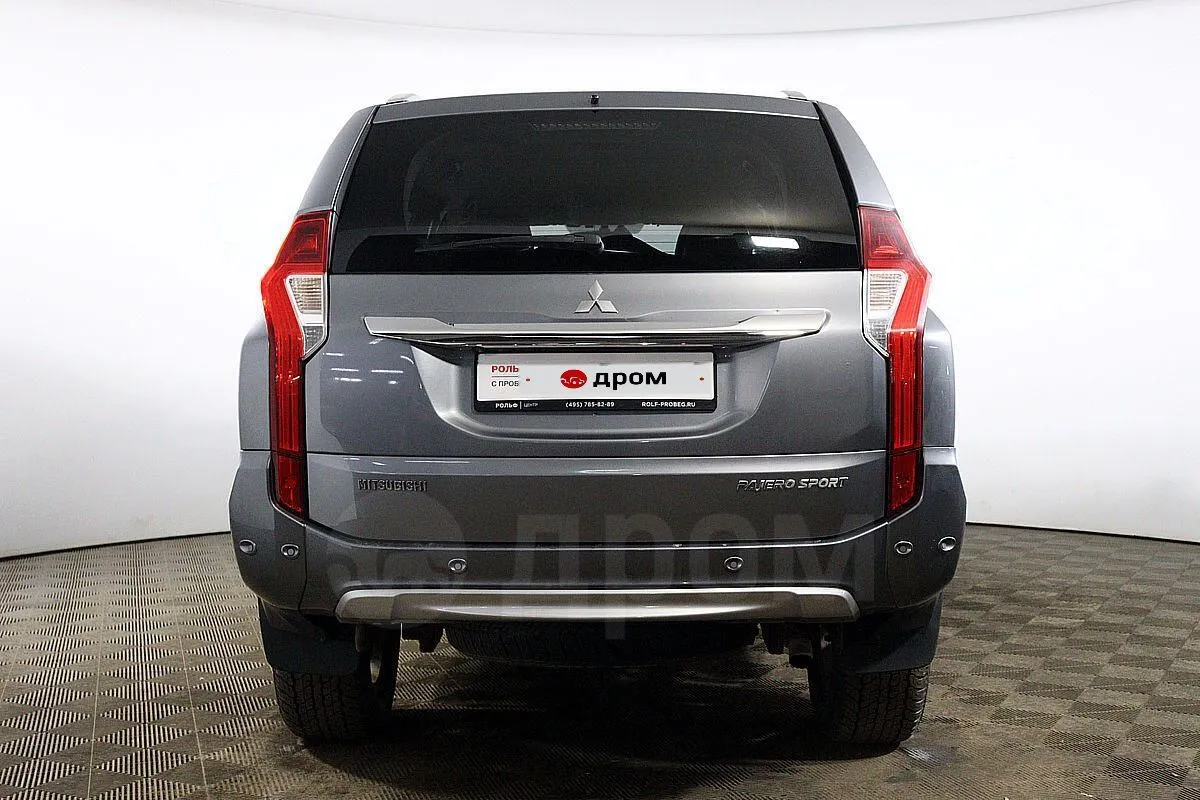 Mitsubishi Pajero Image 6