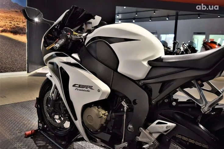 Honda CBR Image 8